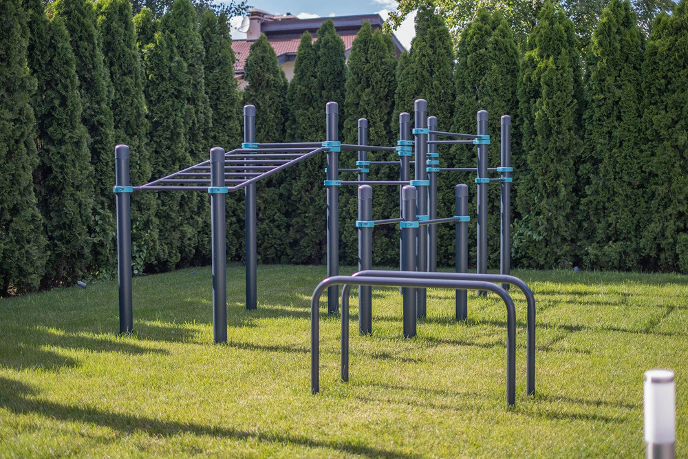 Воркаут комплекс для детей: рукоход двухсекционный с подъёмом, брусья и 8 турников