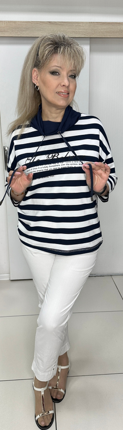 Бело-синий блузон-толстовка в полоску