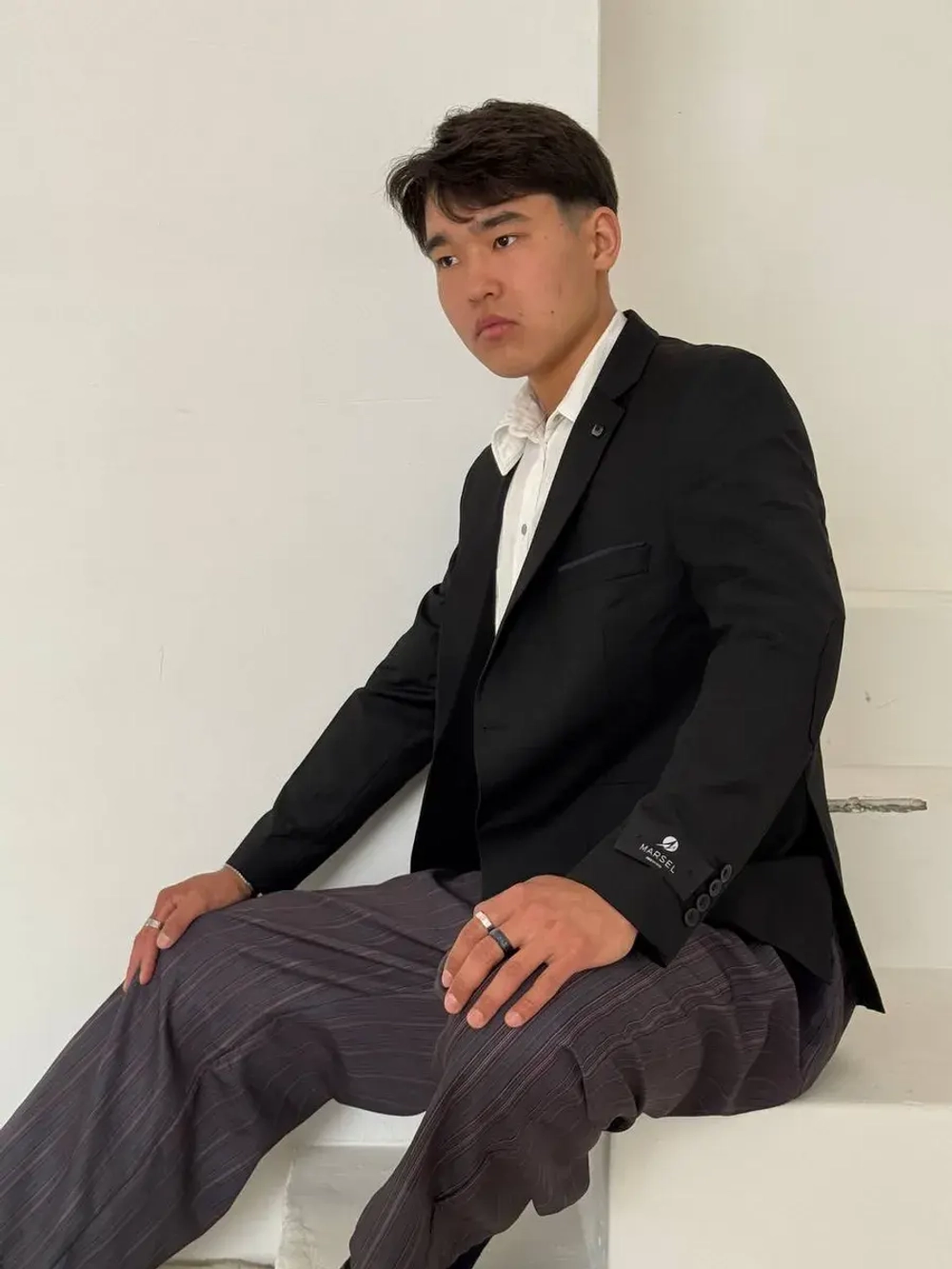 Пиджак мужской классический приталенный