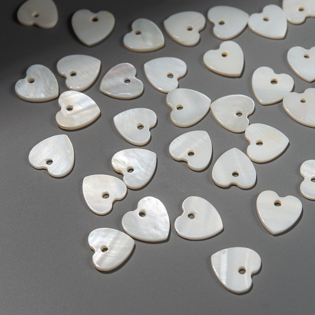 Сердечко из белого перламутра речных ракушек, 10,5мм