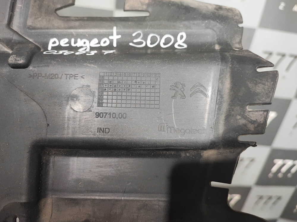 Воздуховод радиатора левый Peugeot 3008 2 16-нв Б/У Оригинал 9810922280