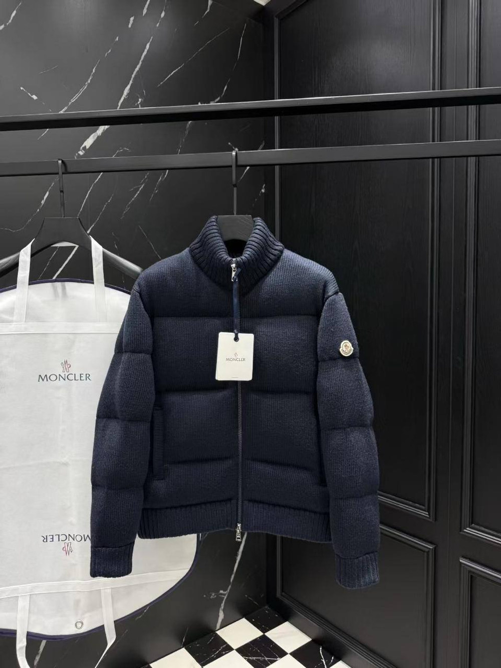 Пуховик Moncler