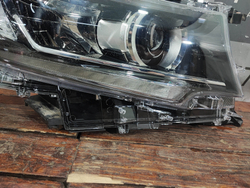 Фара правая LED Toyota Land Cruiser Prado 150 17-24 Б/У Оригинал 8114560N20