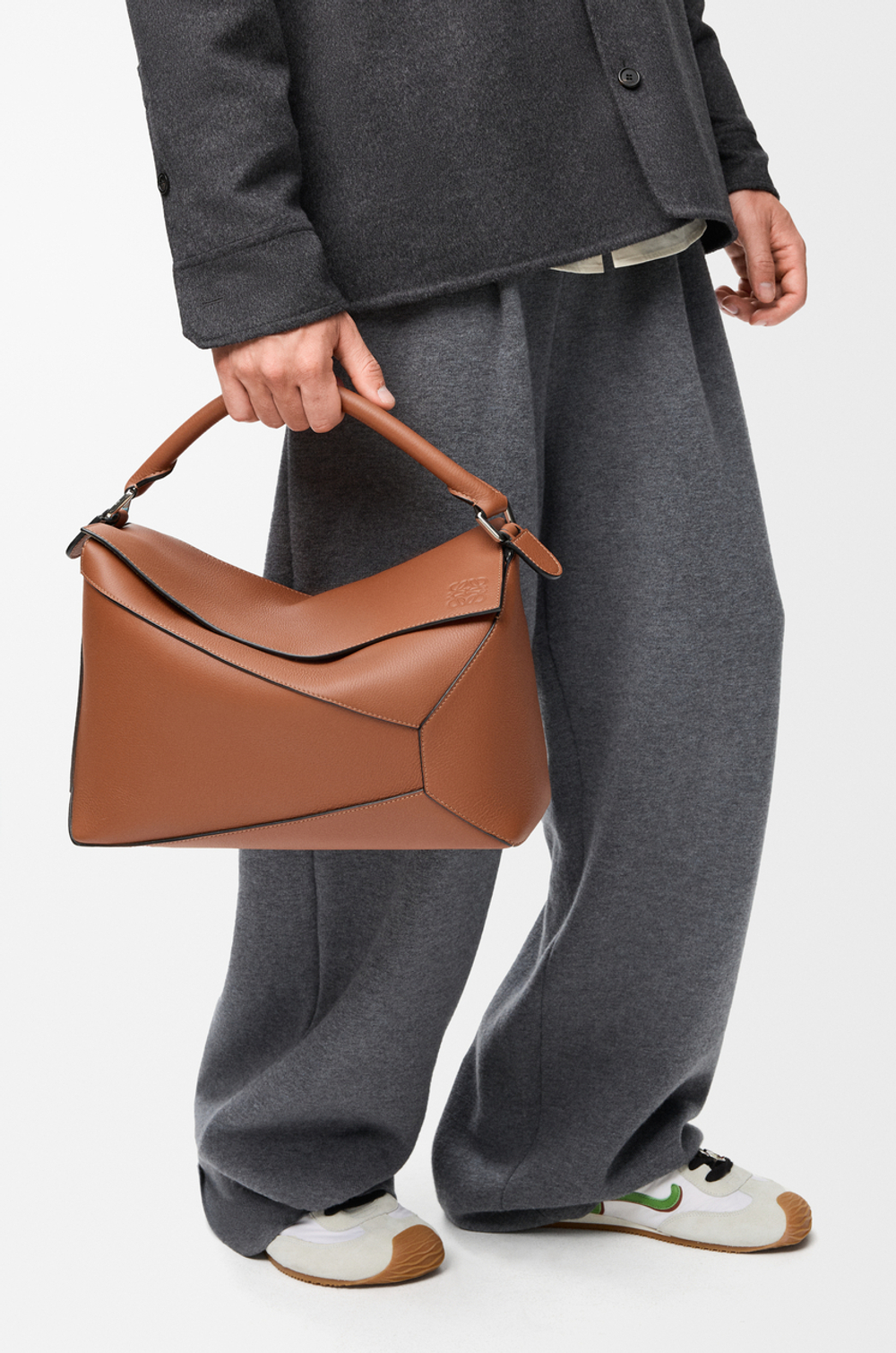 Loewe Большая сумка Puzzle Edge из классической телячьей кожи, коричневый