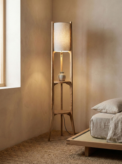 Торшер Esta в стиле Wabi-Sabi рядом с кроватью