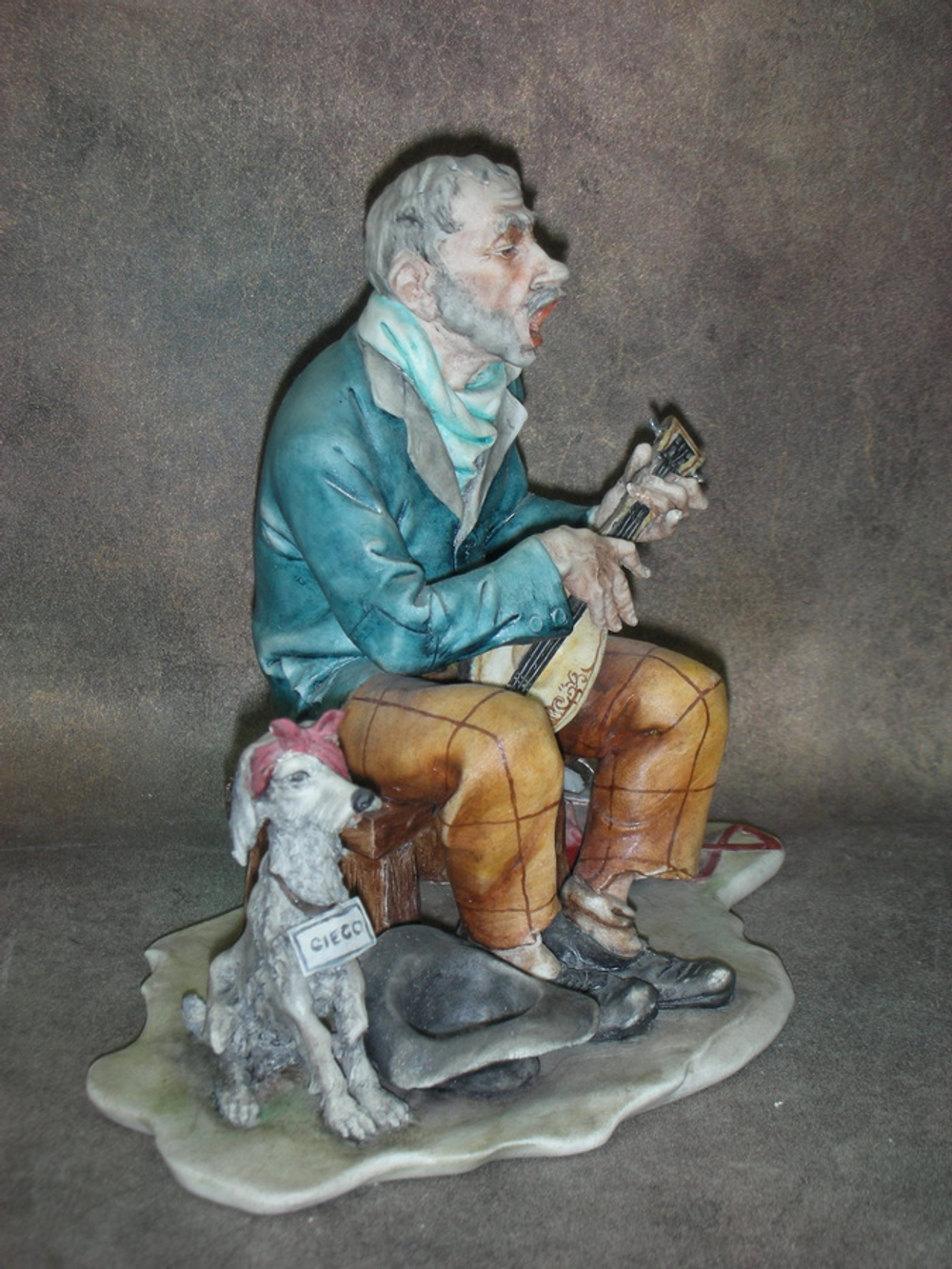 Статуэтка. Фарфор. Слепой музыкант и его верный друг. Capodimonte. Италия