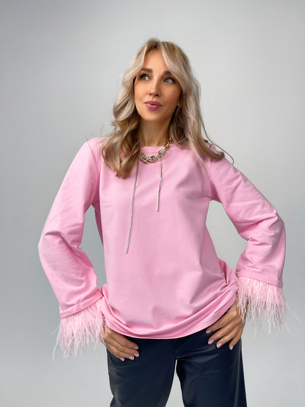 Лонгслив со съёмными перьями на рукавах розовый