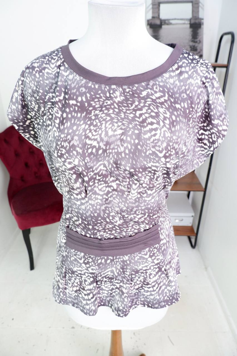 Блузка Ostin с поясом, маркировка М, визуально на 46 размер