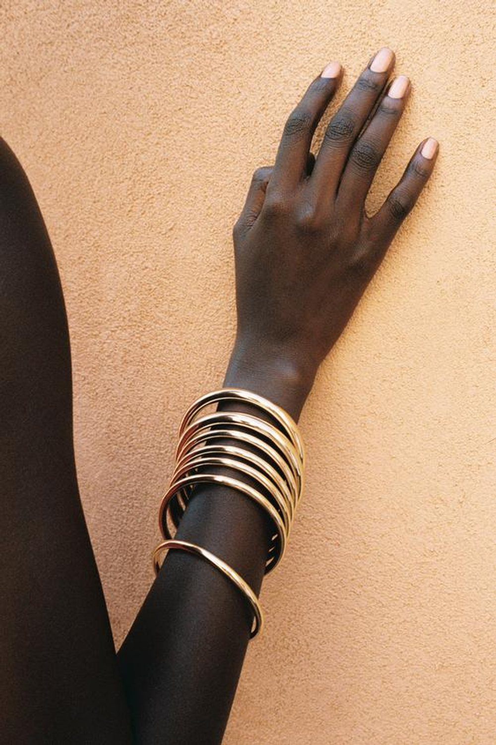 ZARA НАБОР ТОНКИХ ЖЕСТКИХ БРАСЛЕТОВ, ЗОЛОТИСТЫЙ