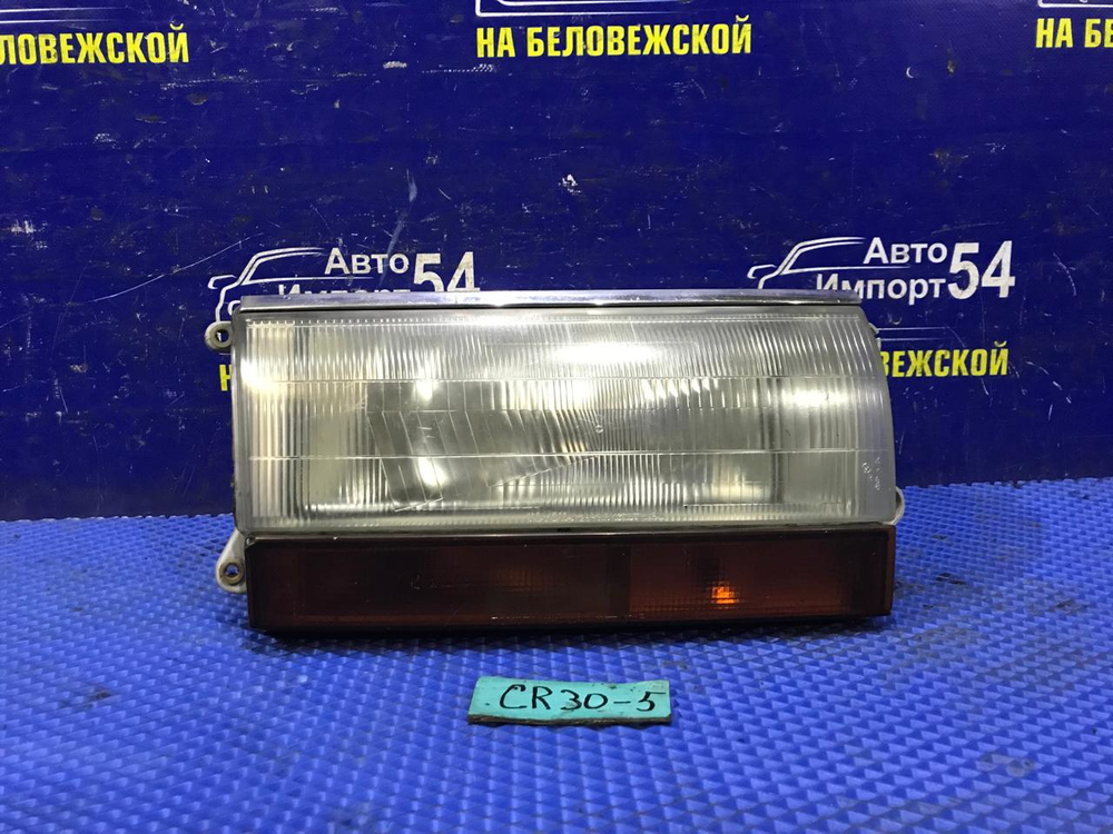 Фара передняя правая TOYOTA TOWNACE 1990