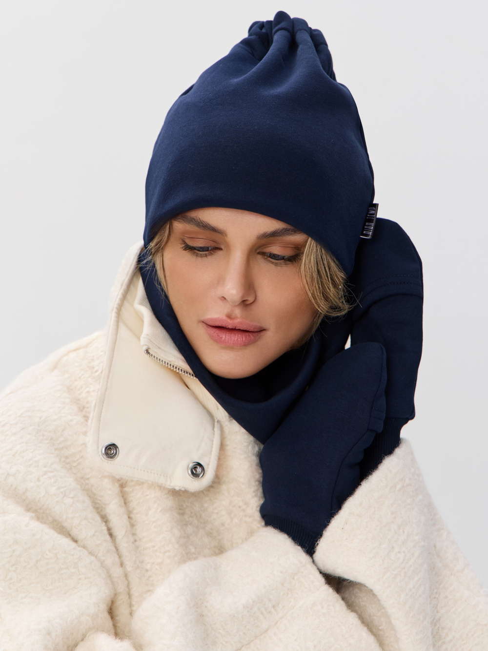 Шапка бини с начесом для хвоста, дред и кос