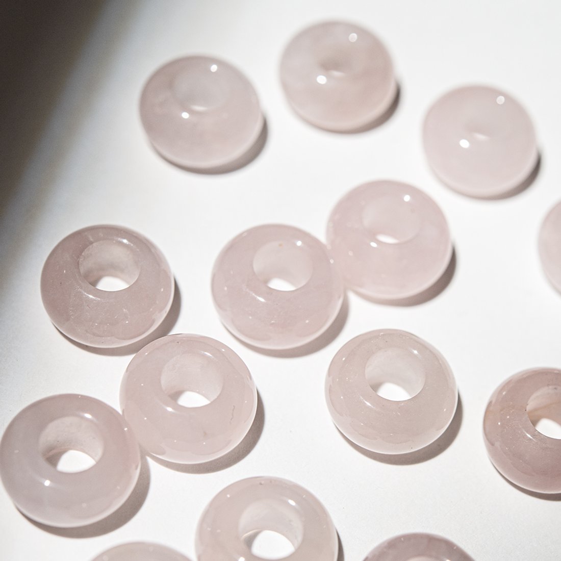 Каменный бублик, 14мм, натуральный розовый кварц