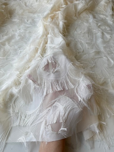 Шифон-жаккард с бахромой Изящный павлин (кремовый)