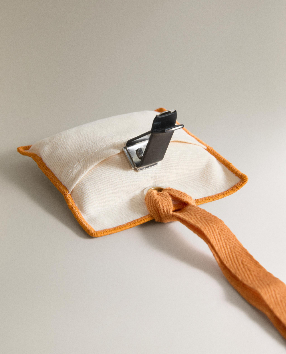Zara Home Ароматизатор для автомобиля и шкафа Vetiver Mango, подвесной