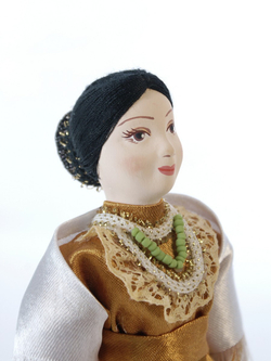 Кукла фарфоровая Донская казачка