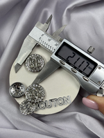 Пуговицы серебристые с прозрачными серыми камнями и стразами