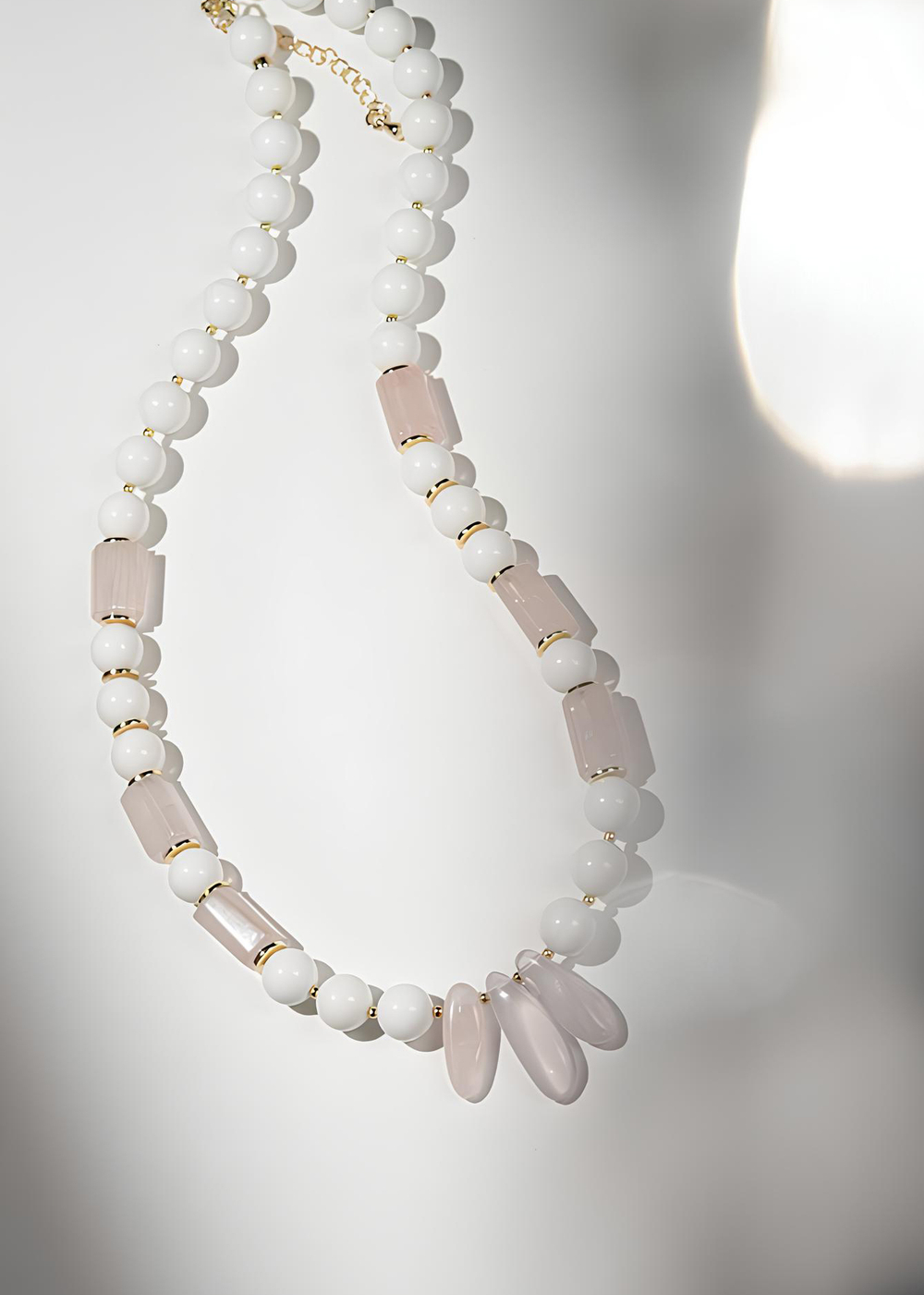 Набор: ожерелье с розовым кварцем