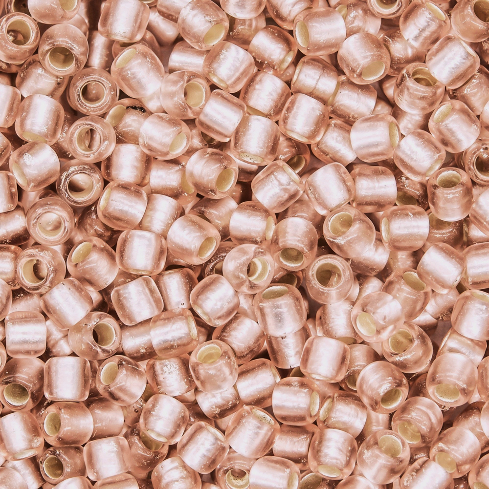 Японский бисер TOHO Round 8/0 (№31F), с внутренним серебрением, прозрачный матовый