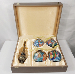 Сувенирный набор из 4-х новогодних шаров и наконечника с ручной росписью Палех "Сказки"