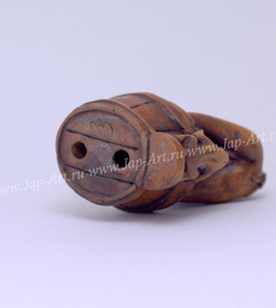 Нэцкэ Нагая красавица и лягушка (светлая)