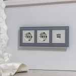 Рамка на 3 поста Favorit (серый,стекло) W0031115