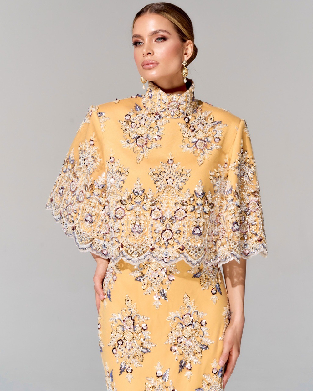 Юбка-карандаш с вышивкой ручной работы