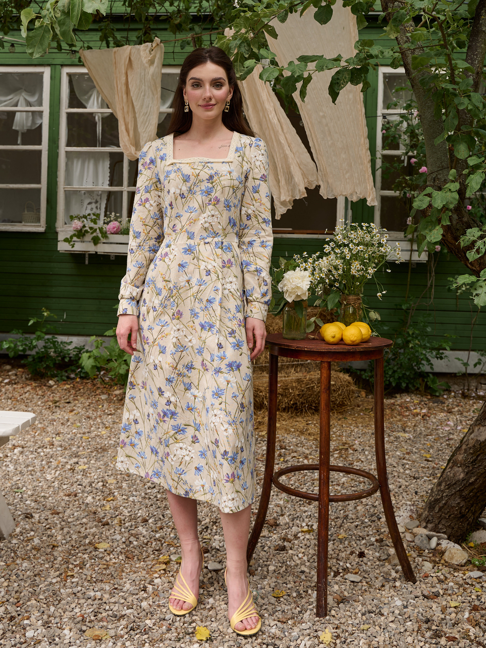 Платье с кружевом длинное