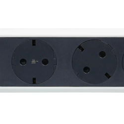 Legrand Revolution Комфорт Бело-черный Удлинитель 4x2К+З с выкл., кабель 1,5м, плоские розетки, фиксируемый поворотный блок, 694529