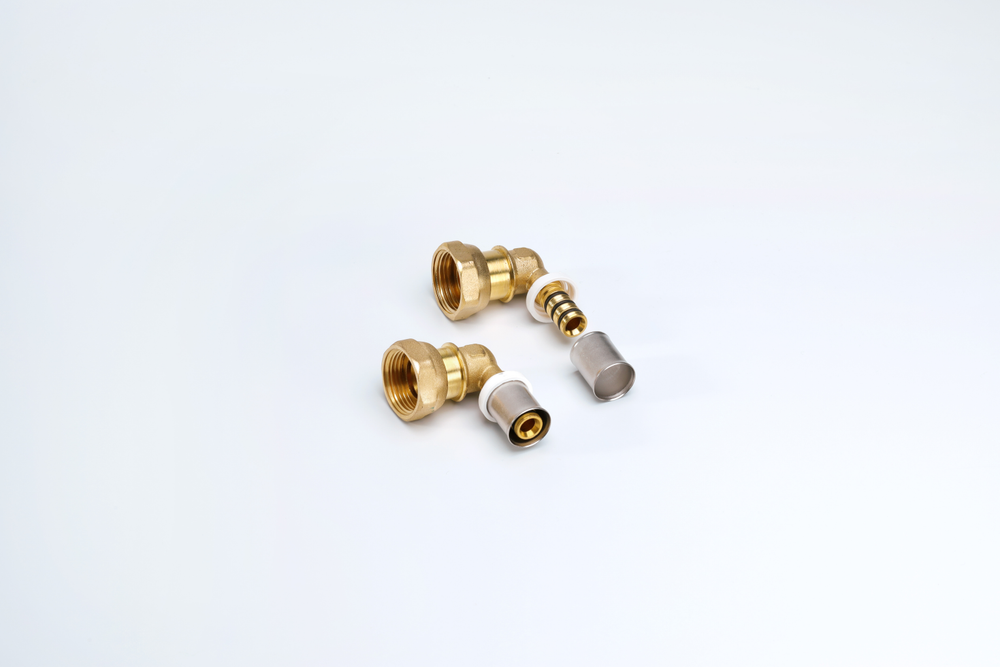 угольник с накидной гайкой riifo omni