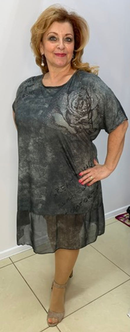 Платье-туника с шифоновой вставкой и стразовым принтом