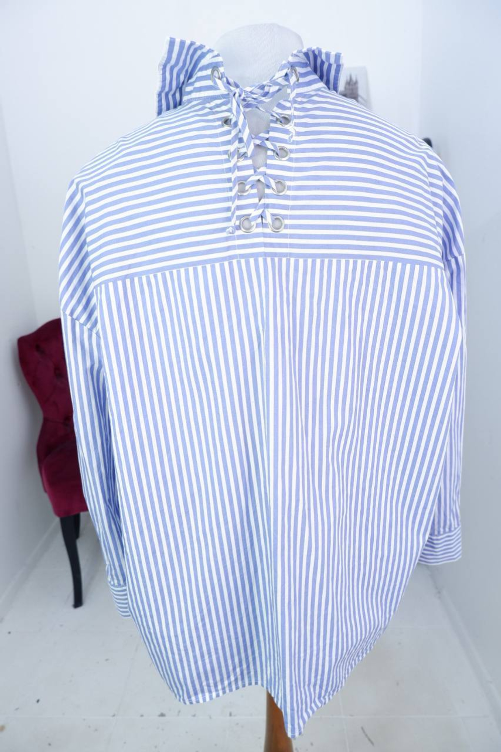 Блузка с оригинальной спинкой, визуально на 54/56 размер