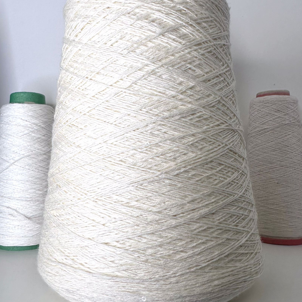 MERINO PAILLETTES;96% меринос Extrafine, 4% пайетки; 400м/100гр; Белый молочный