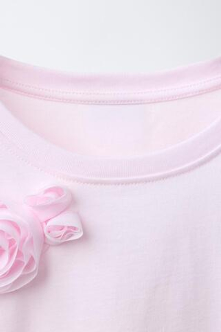 ZARA ФУТБОЛКА С ЦВЕТКОМ ИЗ ОРГАНЗЫ, РОЗОВЫЙ