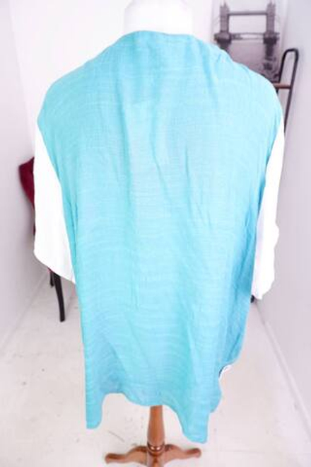 Жакет оригинального кроя, визуально на 60 размер