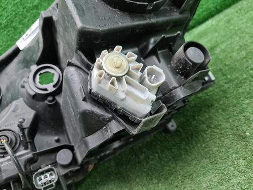 Битая Фара правая Toyota RAV4 4 CA40 (15-19) LED