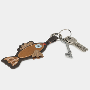 Брелок Poisson из кожи теленка темно-коричневого цвета