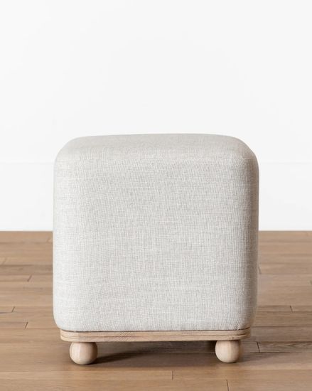 Бежевый пуф “Ари”