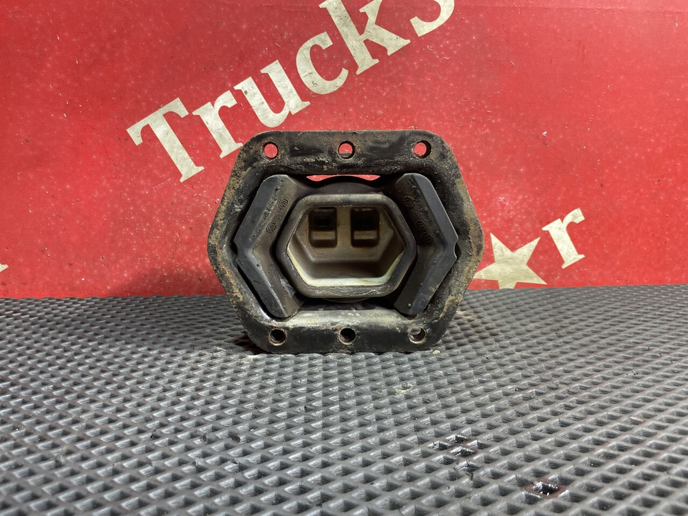 Подушка двигателя задняя