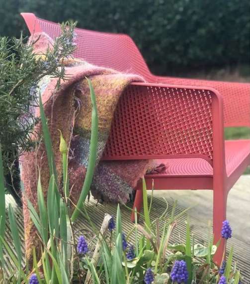 Уличный пластиковый диван Net коралловый