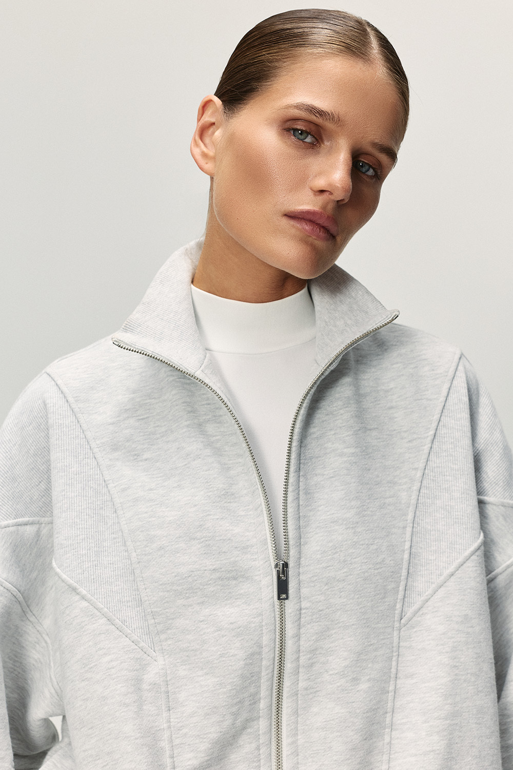 Олимпийка с рельефными швами утеплённая Светло-серый меланж
