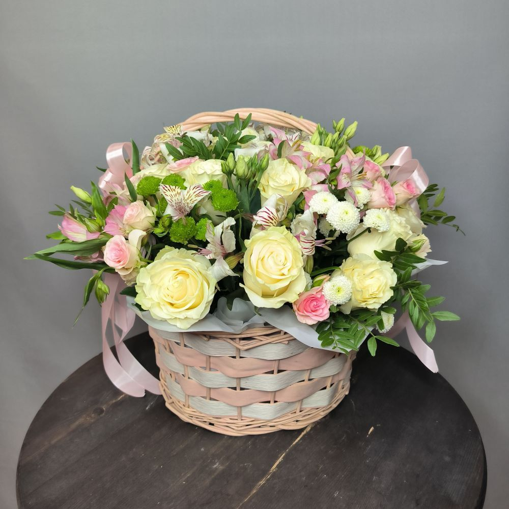 Корзина цветов «Нежная пастель»