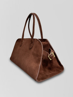 Сумка прямоугольной формы из натуральной замши с короткими ручками и ручкой-ремнем в комплекте