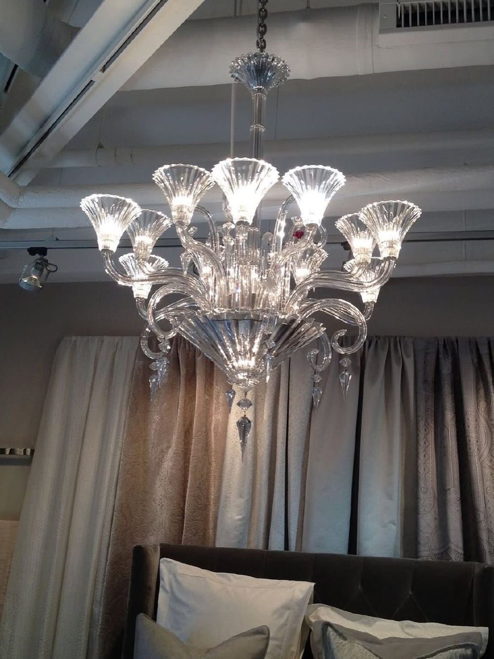 Элегантная хрустальная люстра Baccarat