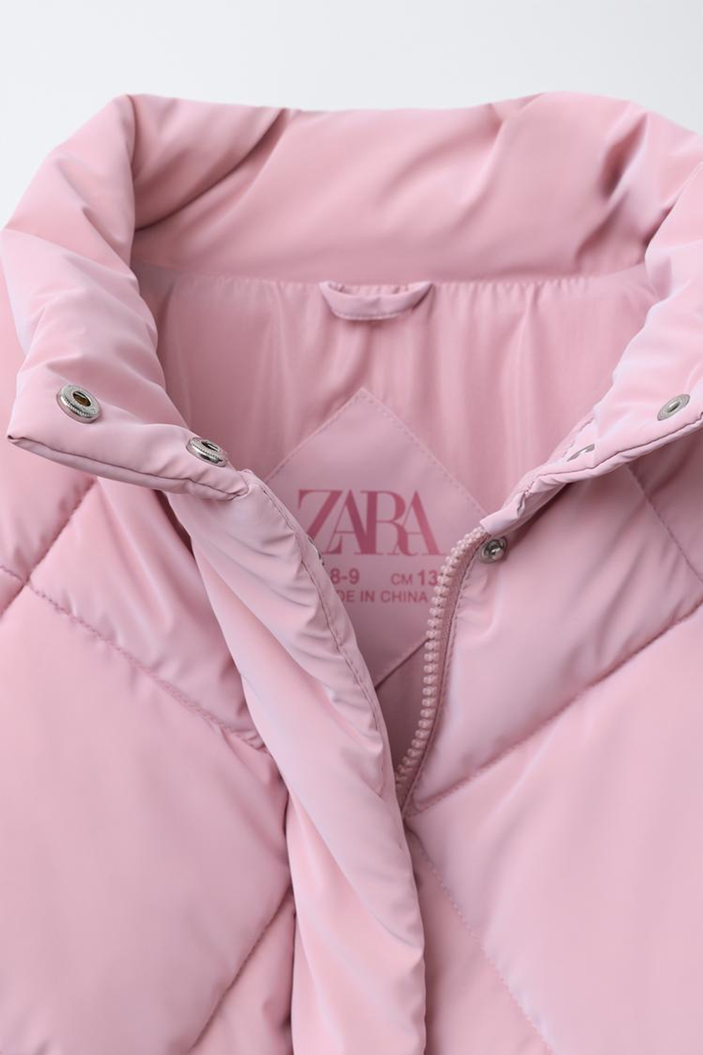 ZARA СТЕГАНАЯ КУРТКА ИЗ ПРОРЕЗИНЕННОЙ ТКАНИ, ЦВЕТ РОЗОВОГО МЕЛА