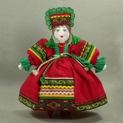 Текстильная кукла в кокошнике сороке