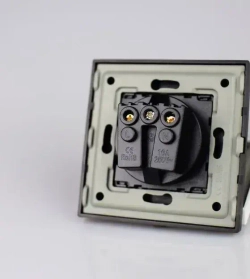 Розетки черные с заземлением и защитными шторками от детей, евророзетки