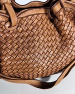 Женская плетеная сумка из натуральной кожи цвета whisky