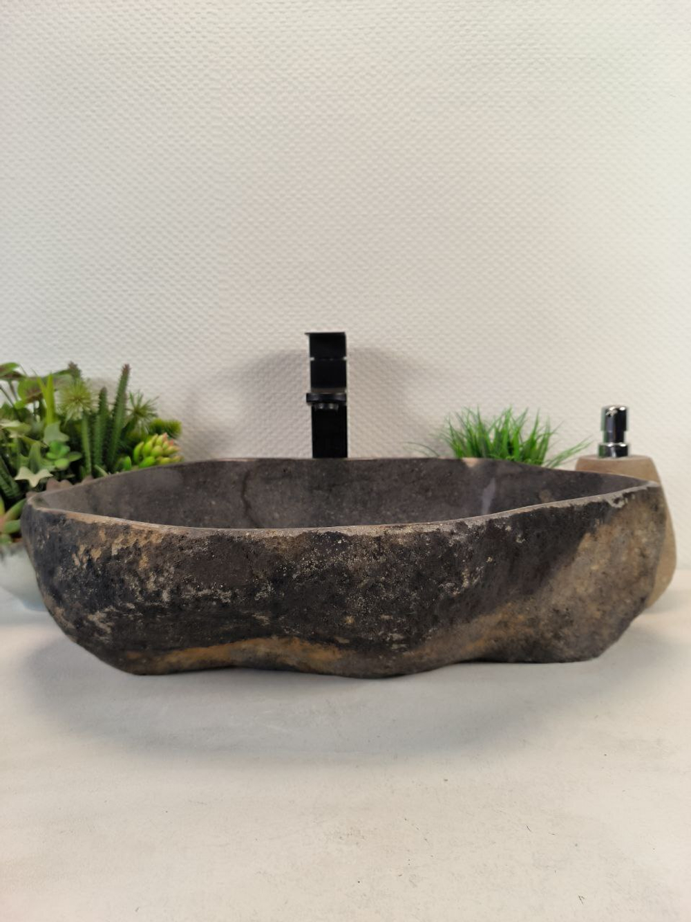 Раковина из речного камня RS-65619 56*35*15 0862