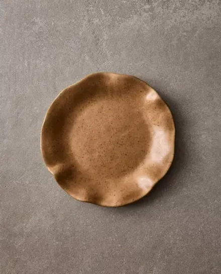 ZARA HOME ДЕСЕРТНАЯ ТАРЕЛКА ИЗ ТЕРРАКОТЫ С ВОЛНИСТОЙ КРОМКОЙ, КОРИЧНЕВЫЙ