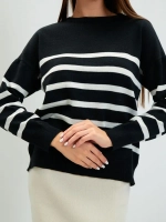 Джемпер в полоску вязаный